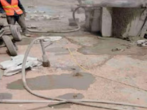 宜兴水泥混凝土路面板底注浆技术 路面脱空注浆整治方案